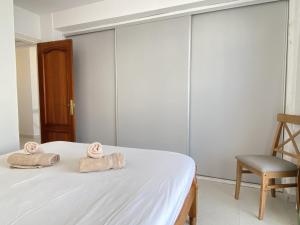 Posteľ alebo postele v izbe v ubytovaní Bahia 46 Apartments Casasol