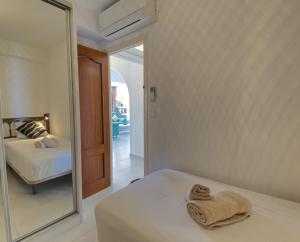 Posteľ alebo postele v izbe v ubytovaní Bahia 46 Apartments Casasol