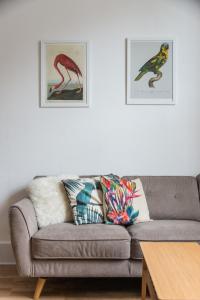 Spacious beautiful flat for 4 in the heart of Edinburgh's New Town. Close to centre