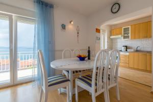 Kuchyňa alebo kuchynka v ubytovaní Apartmani Tena
