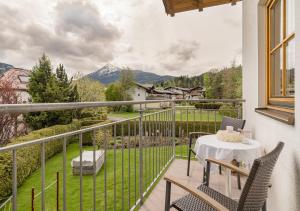 a balcony with a table and chairs and a view at Appartements Klausner in Altenmarkt im Pongau