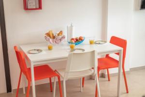 a white table with chairs and a bowl of fruit at 068 - Casa STELLA MARINA in CENTRO, 450metri da Mare e Spiaggia in Sestri Levante +19 photos