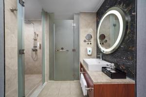 Bathroom sa Ausotel Smart Baiyun International Airport T2