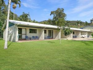 a white house with a lawn in front of it at Alma Bay Holiday Unit 4 in Arcadia