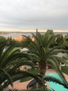 Pogled na bazen v nastanitvi Apartments Villa BEAUTY PORTOROŽ oz. v okolici