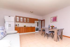 Kuchyňa alebo kuchynka v ubytovaní Apartments Marina Veskovic