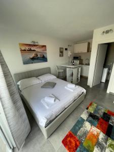 Postel nebo postele na pokoji v ubytování Villa Milena Sweet apartment-with a pool