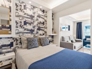 A bed or beds in a room at Estudio en medina garden