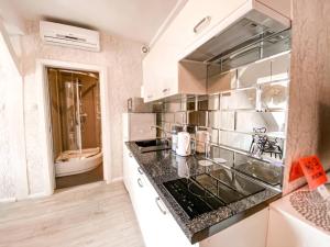 Kuchyňa alebo kuchynka v ubytovaní Hostel Freedom