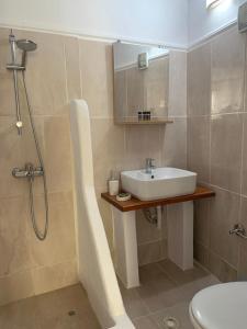 Kúpeľňa v ubytovaní Ifigenia Apartments + 37 fotografií