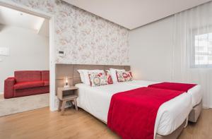 Postel nebo postele na pokoji v ubytování Essence Inn Marianos Hotel