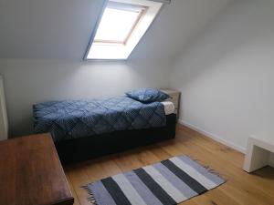 a bedroom with a bed and a skylight at Côté Dyle de la Tourelle in Ways +3 photos