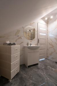 a bathroom with a sink and a mirror at City Center Apartments Lofty z klimatyzacją in Augustów