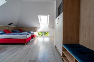 Posteľ alebo postele v izbe v ubytovaní City Center Apartments Lofty z klimatyzacją