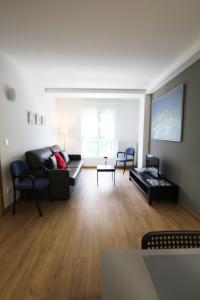 a living room with a couch and a table at Apartamento Labegain 5 in Sestao
