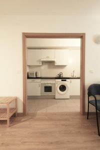 a kitchen with a sink and a washing machine at Apartamento Labegain 5 in Sestao