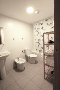 a bathroom with a toilet and a sink at Apartamento Labegain 5 in Sestao
