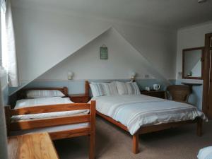 Tempat tidur dalam kamar di Harbourlight Guesthouse