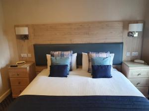 Postel nebo postele na pokoji v ubytování Sunninghill Hotel