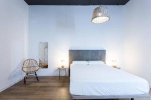 Postel nebo postele na pokoji v ubytování Sevilla deluxe suites