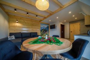 Kuchyň nebo kuchyňský kout v ubytování Aparthotel Rabiań-SKI 10metrów do wyciagu połączonego z całą Kotelnicą na miejscu wypoożyczalnia z serwisem