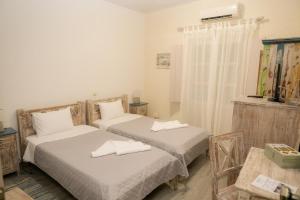 A bed or beds in a room at Akrotiri B&B