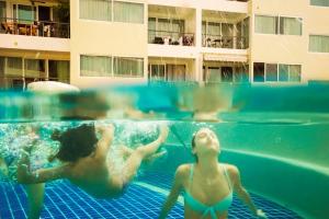 Bazén v ubytování Premium Two-Bedroom Karon Butterfly Suite with Panoramic Sea Views" nebo v jeho okolí