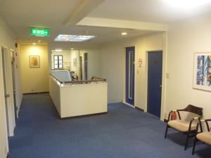 Ο χώρος του λόμπι ή της ρεσεψιόν στο K's House Hakuba Alps - Travelers Hostel