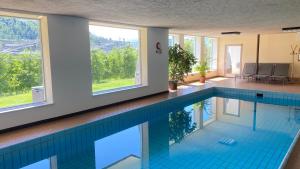 Bazén v ubytovaní Pension Thalerhof alebo v jeho blízkosti
