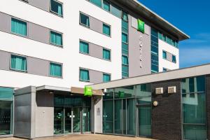 una imagen de la parte delantera de un edificio de hotel en ibis Styles Crewe, en Crewe