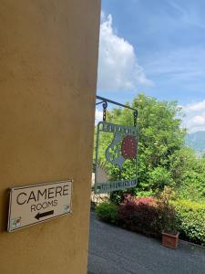 Agriturismo Forest B&B的证书、奖牌、标识或其他文件