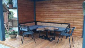 Patio alebo iná vonkajšia časť ubytovania Willa Dziubas z jacuzzi & sauną