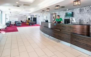 The lobby or reception area at ibis Styles Crewe