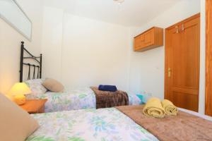 Cama o camas de una habitación en Duplex Amapolas Ref. 8269