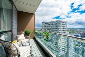 Balkón nebo terasa v ubytování Luxurious Spacious 2Bed Flat in Canary Wharf w/views of River Thames