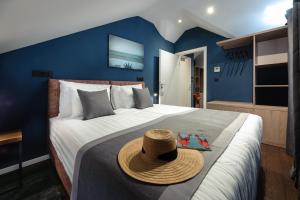 Giường trong phòng chung tại Camera Hotel