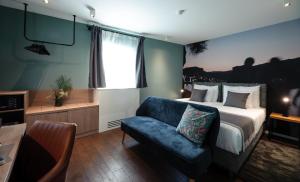 Khu vực ghế ngồi tại Camera Hotel