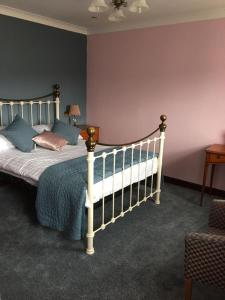 מיטה או מיטות בחדר ב-George & Dragon