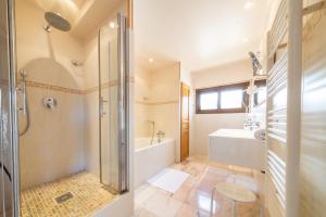 Hotel Brin d'Azur - Saint Tropez的一间浴室