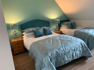 A bed or beds in a room at Kimcraigan B&B