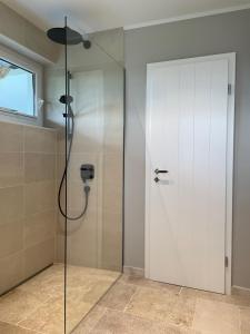 Koupelna v ubytování Strandhus + 10 fotografií