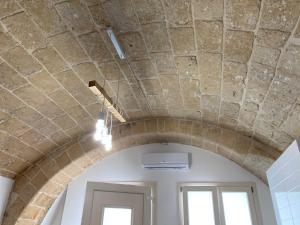 an archway in a room with a ceiling at La Maison dello zio in Monopoli