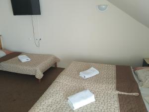 Marysieńka tesisinde bir odada yatak veya yataklar