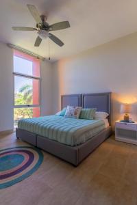 Un pat sau paturi într-o cameră la Isla Sunset Rentals at Sotavento