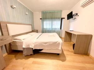 a bedroom with a bed and a desk in it at Laterani Guest House in Rome
