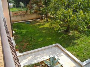 Vonkajšia záhrada v ubytovaní Studio Apartment in Porec with Terrace, WiFi (3794-1)