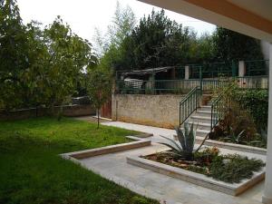 Vonkajšia záhrada v ubytovaní Studio Apartment in Porec with Terrace, WiFi (3794-1)