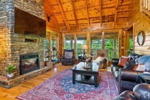 Gallery image of Getaway Cabin, 360 Deck, Theater, HotTub, Mins to PF in Sevierville