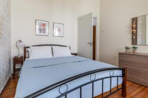 Postel nebo postele na pokoji v ubytování Yiayia's guesthouse