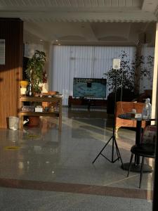 TV a/nebo společenská místnost v ubytování عال للوحدات السكنيه
